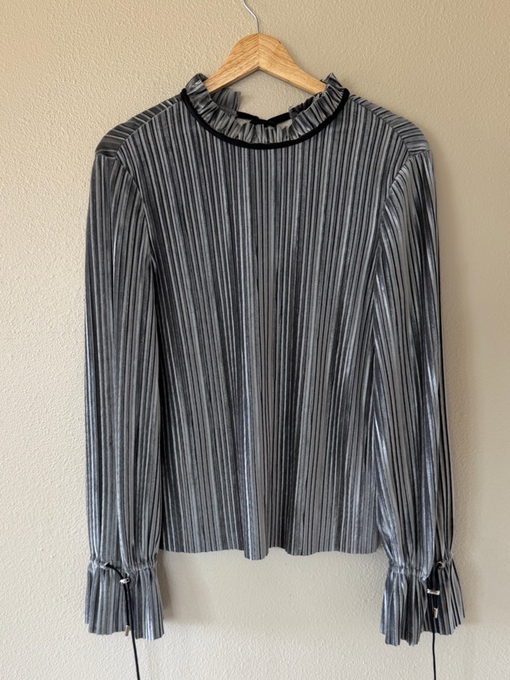 Marisfrolg Metallic Ruffle Mock Neck Long Sleeve Top Gray Velvet Size 40 / US 10